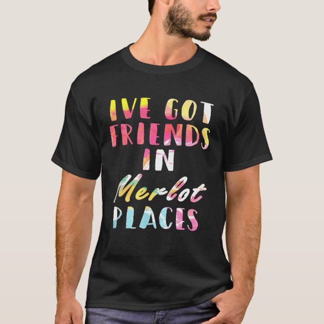 Camiseta Eu Tenho Amigos Em Merlot Places Bebendo De Vinho (Frente)