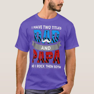 Camiseta Eu tenho dois Pais de títulos e papai bandeira dos