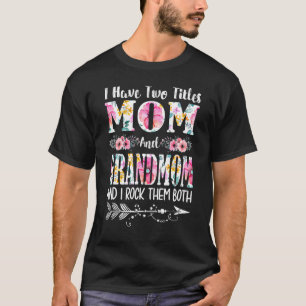 Camiseta Eu tenho dois títulos de mãe e vovó de mãe Floral.