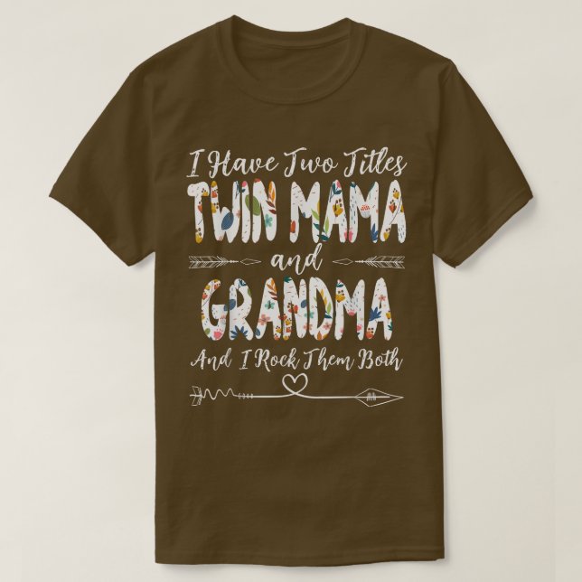 Camiseta Eu tenho dois títulos de mama gêmea e vovó D (Frente do Design)