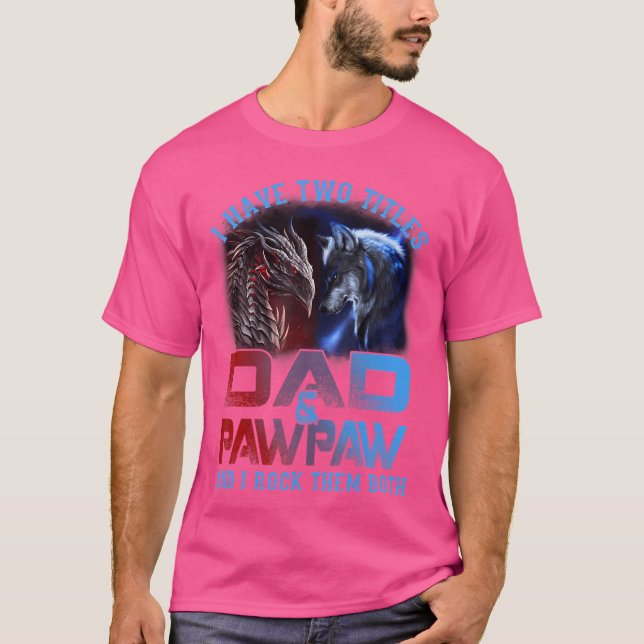 Camiseta Eu Tenho Dois Títulos De Pai E De Pawpaw Wolf Drag (Frente)