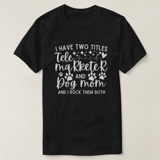 Camiseta Eu tenho dois títulos de telemarketer e mãe de cac (Frente do Design)