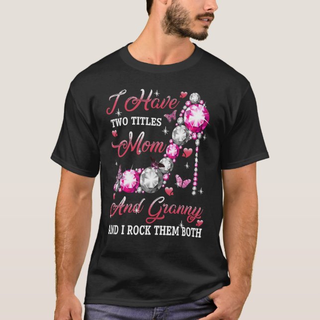 Camiseta Eu Tenho Dois Títulos Mãe E Avó Mães De Alto Salto (Frente)