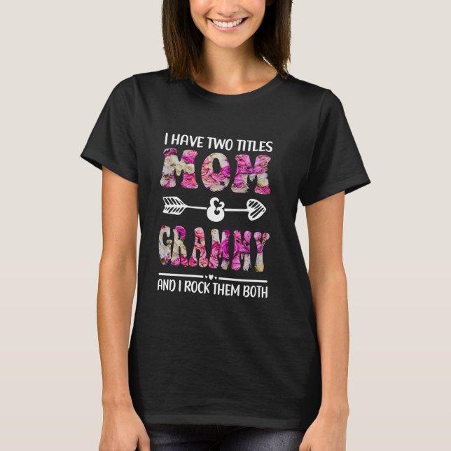 Camiseta Eu Tenho Dois Títulos Mãe E Grammy Moth Engraçado (Frente)