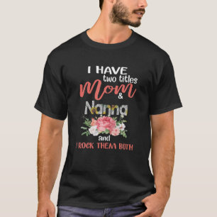 Camiseta Eu tenho dois títulos: mãe e mãe Floral da Nanna