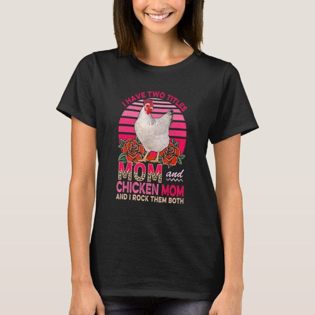 Camiseta Eu Tenho Dois Títulos Mãe E Mãe Frango Flores Chic (Frente)