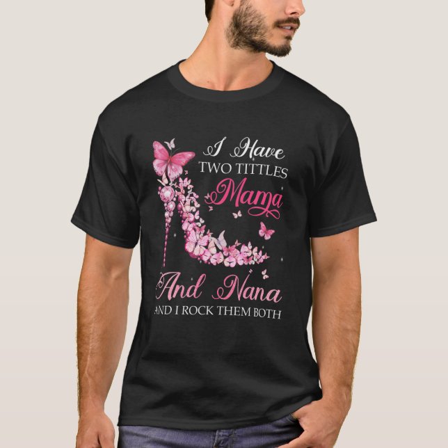 Camiseta Eu Tenho Dois Títulos Mama Nana High Heel Calçados (Frente)