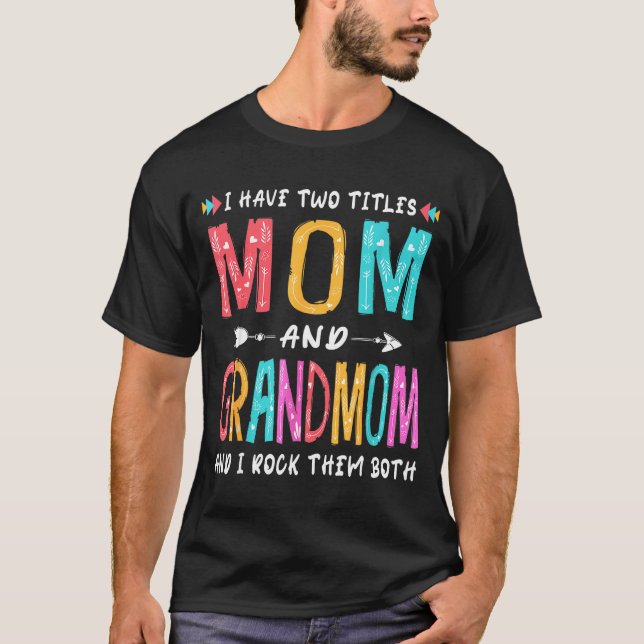 Camiseta Eu tenho dois títulos mamãe e avó  (Frente)