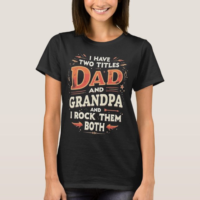 Camiseta Eu Tenho Dois Títulos Pai E Avô E Eu Os Balanço  (Frente)