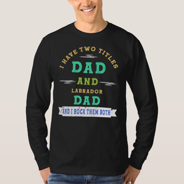 Camiseta Eu Tenho Dois Títulos Pai E Pai Labrador E Eu Rock (Frente)