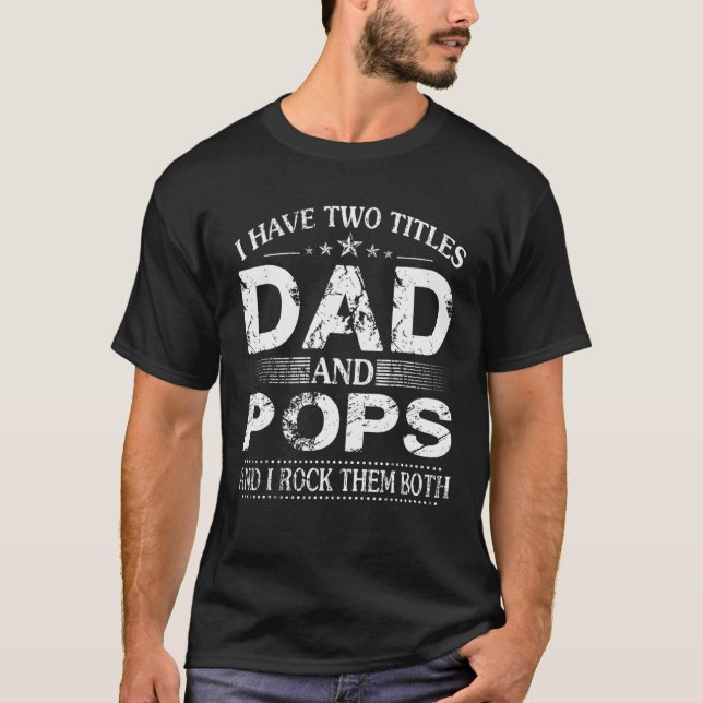 Camiseta Eu Tenho Dois Títulos Pai E Pop E Eu Os Rodo (Frente)