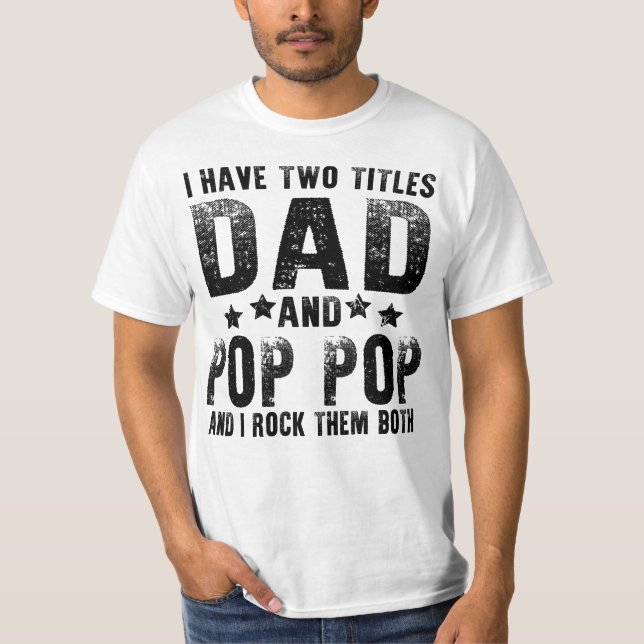 Camiseta eu tenho dois títulos pai e pop pop (Frente)