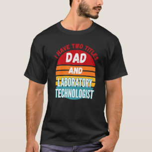 Camiseta Eu Tenho Dois Títulos Pai E Tecnologista de Labora
