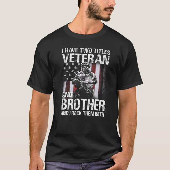 Camiseta Eu Tenho Dois Títulos Veteranos E Irmãos E Eu Rock (Frente)