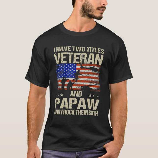 Camiseta Eu Tenho Dois Títulos Veteranos E Papaw E Eu Agito (Frente)