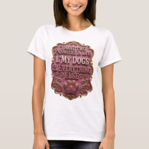 CAMISETA EU TENHO DUAS PRIORIDADES NA VIDA 1 MEUS CÃES 2 SE