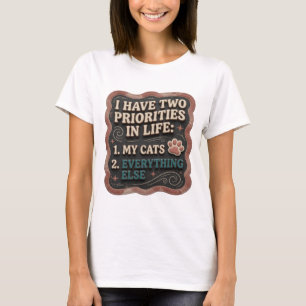 CAMISETA EU TENHO DUAS PRIORIDADES NA VIDA 1 MEUS GATOS 2 T