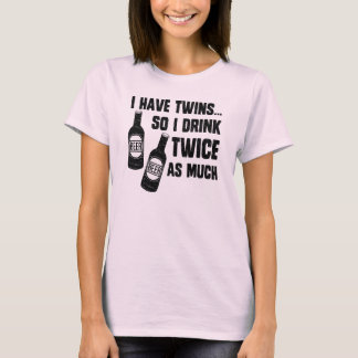 CAMISETA EU TENHO GÊMEOS, ASSIM QUE EU BEBO DUAS VEZES