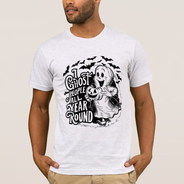 Camiseta Eu tenho pessoas fantasma o ano todo (Frente)