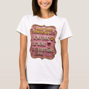 CAMISETA EU TENHO TRÊS PRIORIDADES NA VIDA 1 MEU CÃO 2 VINH