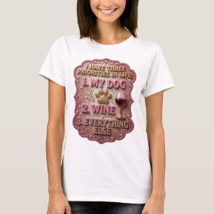 CAMISETA EU TENHO TRÊS PRIORIDADES NA VIDA 1 MEU CÃO 2 VINH