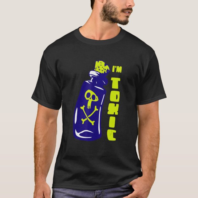 Camiseta Eu Tenho Uma Atitude Tóxica Para Você Comportar Tó (Frente)