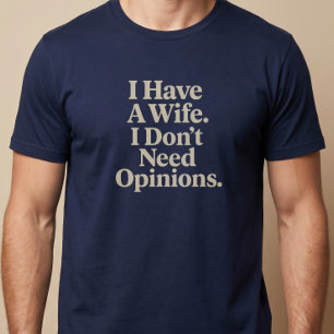 Camiseta Eu Tenho Uma Esposa. Não Preciso de Opiniões. Mari