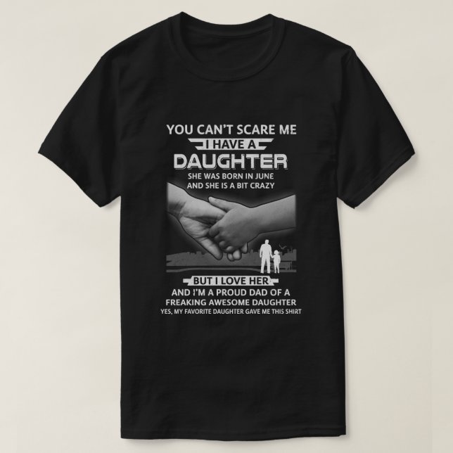 Camiseta Eu Tenho Uma Filha Que Ela Estava Nascer No Presen (Frente do Design)