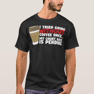 Camiseta Eu tentei ir sem café A minha data do tribunal é P