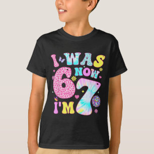 Camiseta Eu tinha 6 anos agora eu tenho 7 67 Meme Groovy Re