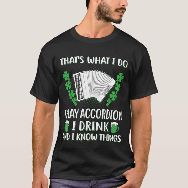 Camiseta Eu Toco Acordeão Eu Bebo Eu Sei Coisas Estilo Irla (Frente)
