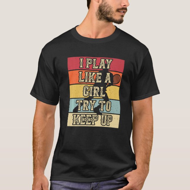 Camiseta Eu Toco Como Uma Garota Tentando Continuar Com A V (Frente)