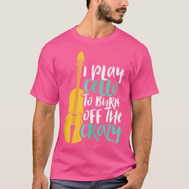 Camiseta Eu Toco Violoncelo Para Queimar Loucamente Músico  (Frente)