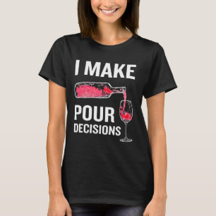 Camiseta Eu Tomo Decisões Pour Álcool Pun Vinho