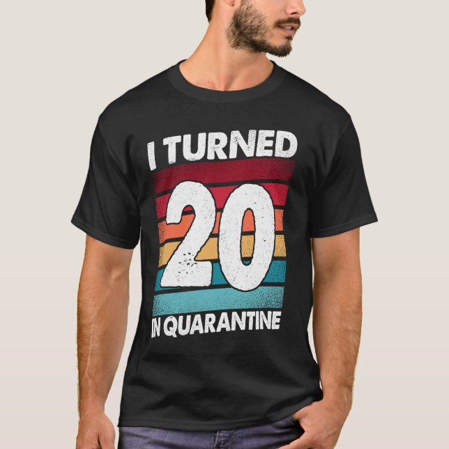 Camiseta Eu Tornei-Me 20 Na Quarentena 2020 20 Anos 20 B (Frente)