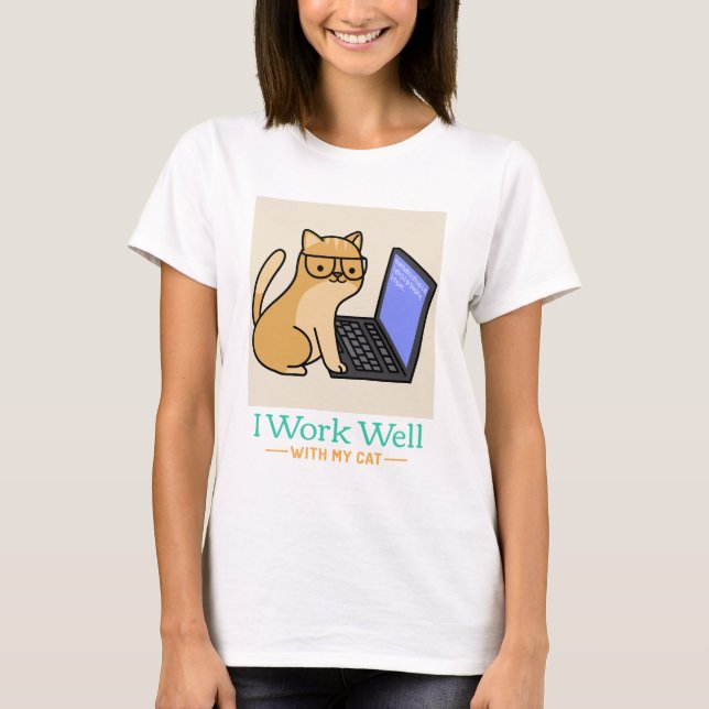 Camiseta Eu Trabalho Bem Com Meu Trabalho De Gato De Casa (Frente)