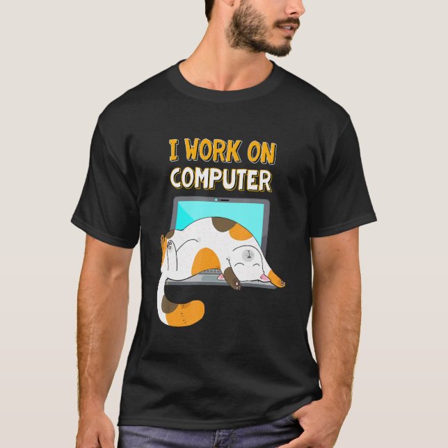Camiseta Eu Trabalho Com Computadores Gato Engraçado Amante (Frente)
