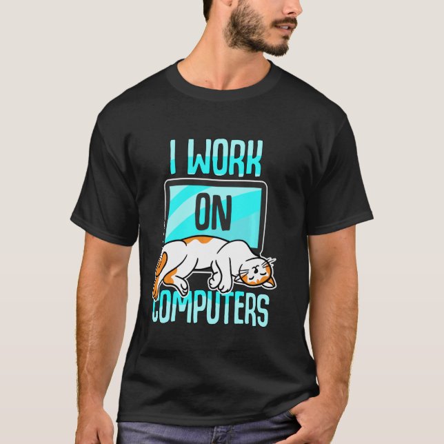 Camiseta Eu Trabalho Com Computadores Gato Gato Mãe Pai Gat (Frente)