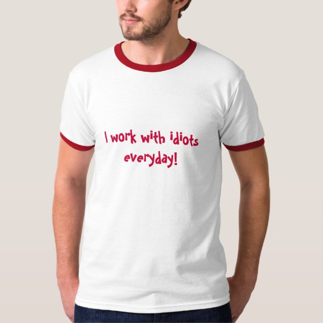 Camiseta Eu trabalho com os idiota diários! (Frente)