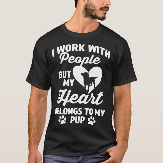 Camiseta Eu trabalho com Pessoas, mas meu coração pertence  (Frente)
