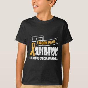 Camiseta Eu trabalho com super-heróis Friso Cancer de Infân