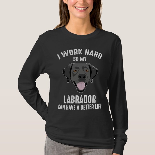 Camiseta Eu Trabalho Duro Para Meu Labrador Ter Uma Vida Me (Frente)