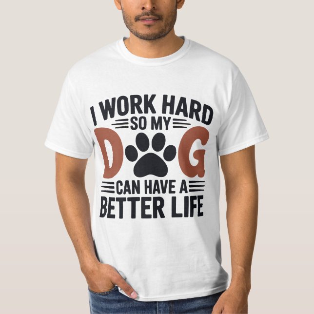 Camiseta Eu trabalho Duro para que meu cachorro viva melhor (Frente)