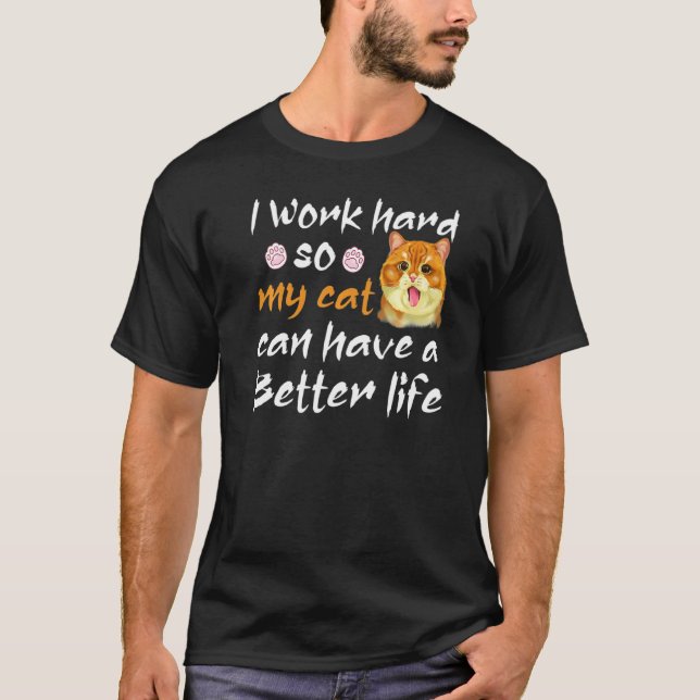 Camiseta Eu Trabalho Duro Para Que Meu Gato Tenha Uma Vida  (Frente)