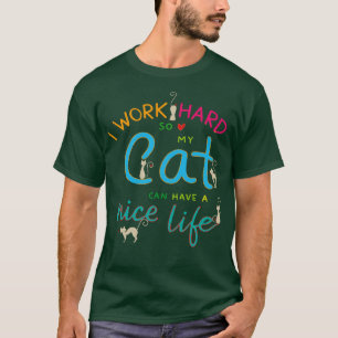 Camiseta eu trabalho duro para que meu gato tenha uma vida