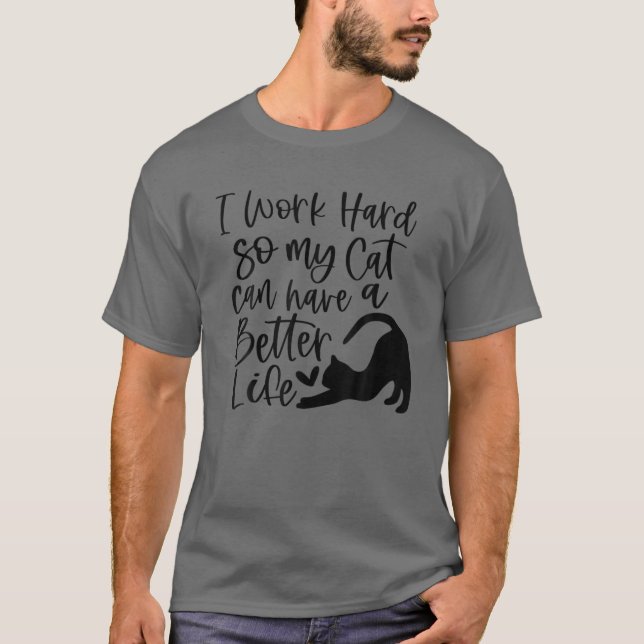 Camiseta Eu Trabalho Duro Para Que Meu Gato Tenha Uma Vida  (Frente)
