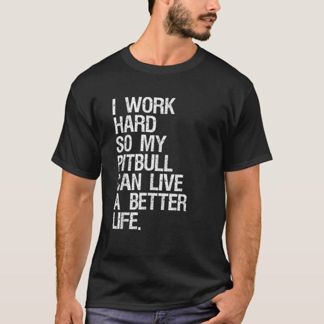 Camiseta Eu Trabalho Duro Para Que Meu Pitbull Possa Viver  (Frente)
