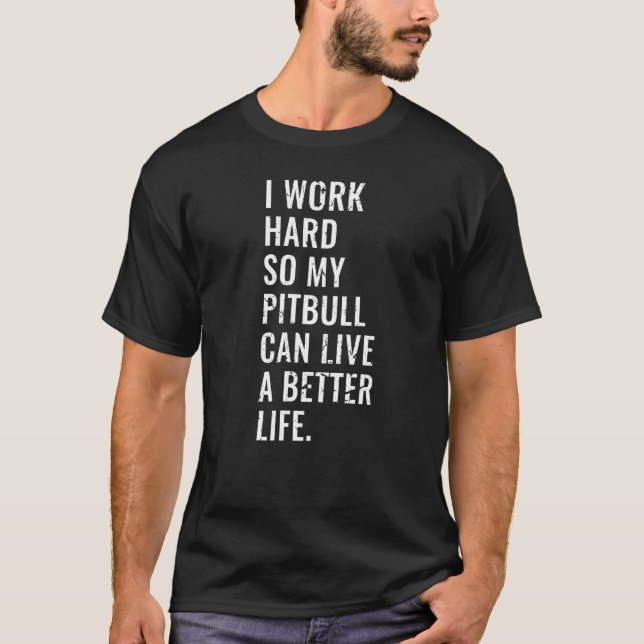 Camiseta Eu Trabalho Duro Para Que Meu Pitbull Possa Viver  (Frente)