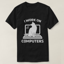 Camiseta Eu Trabalho Em Computadores Presente Divertido Par