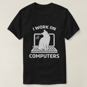 Camiseta Eu Trabalho Em Computadores Presente Divertido Par
